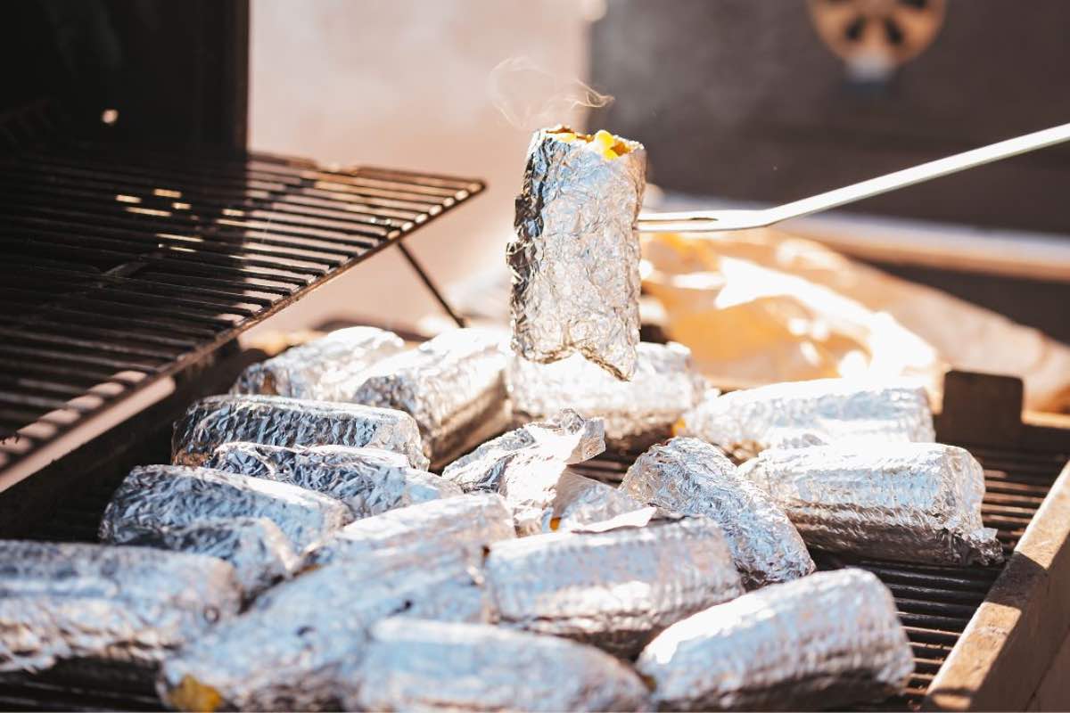 Cucinare cibi con la carta stagnola