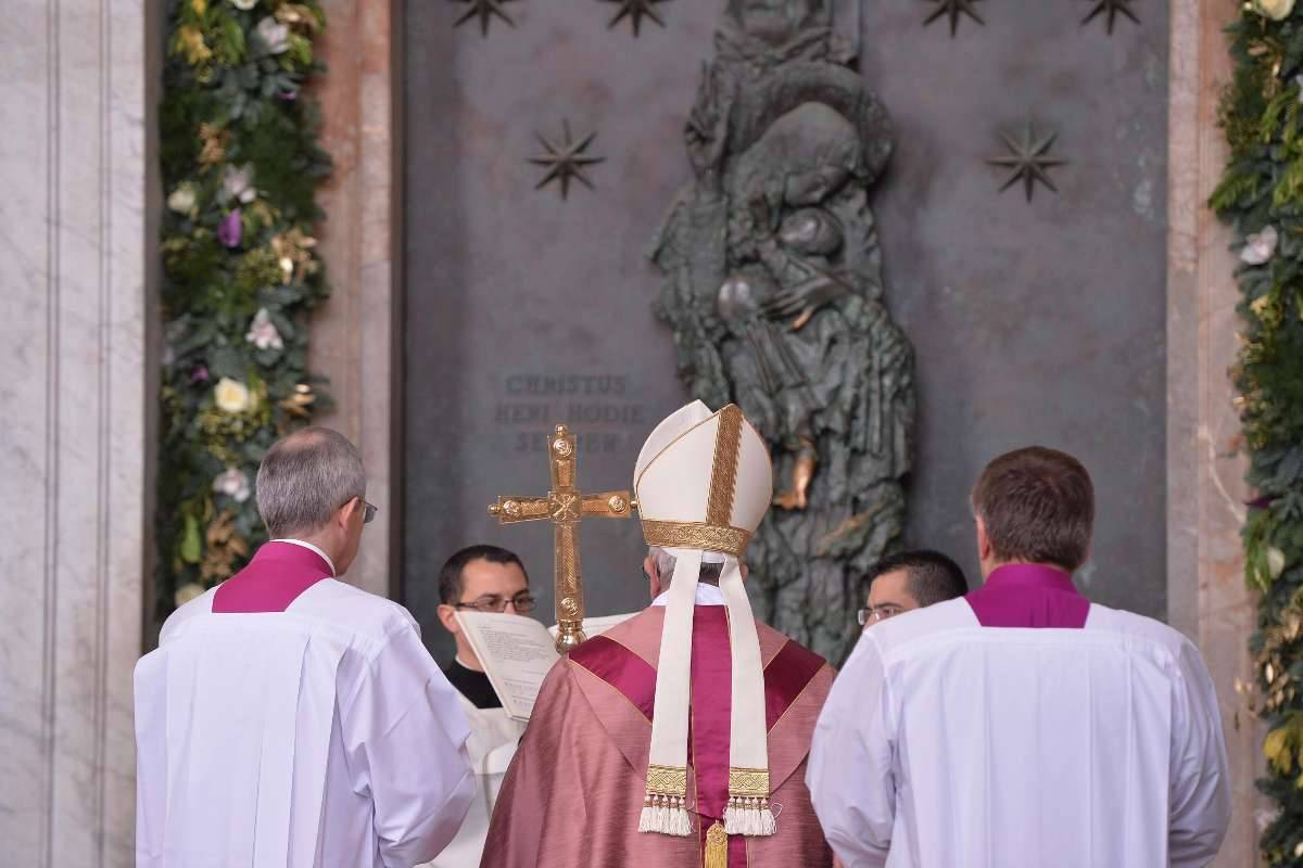 Papa Francesco apre Porta Santa