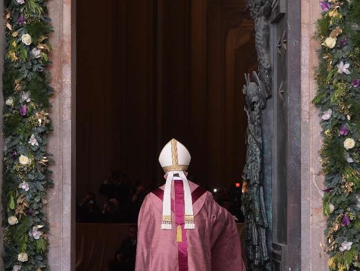 Papa Francesco apre Porta Santa