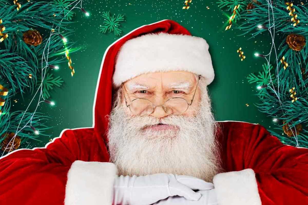 Babbo Natale e sfondo tutto verde con ghirlande