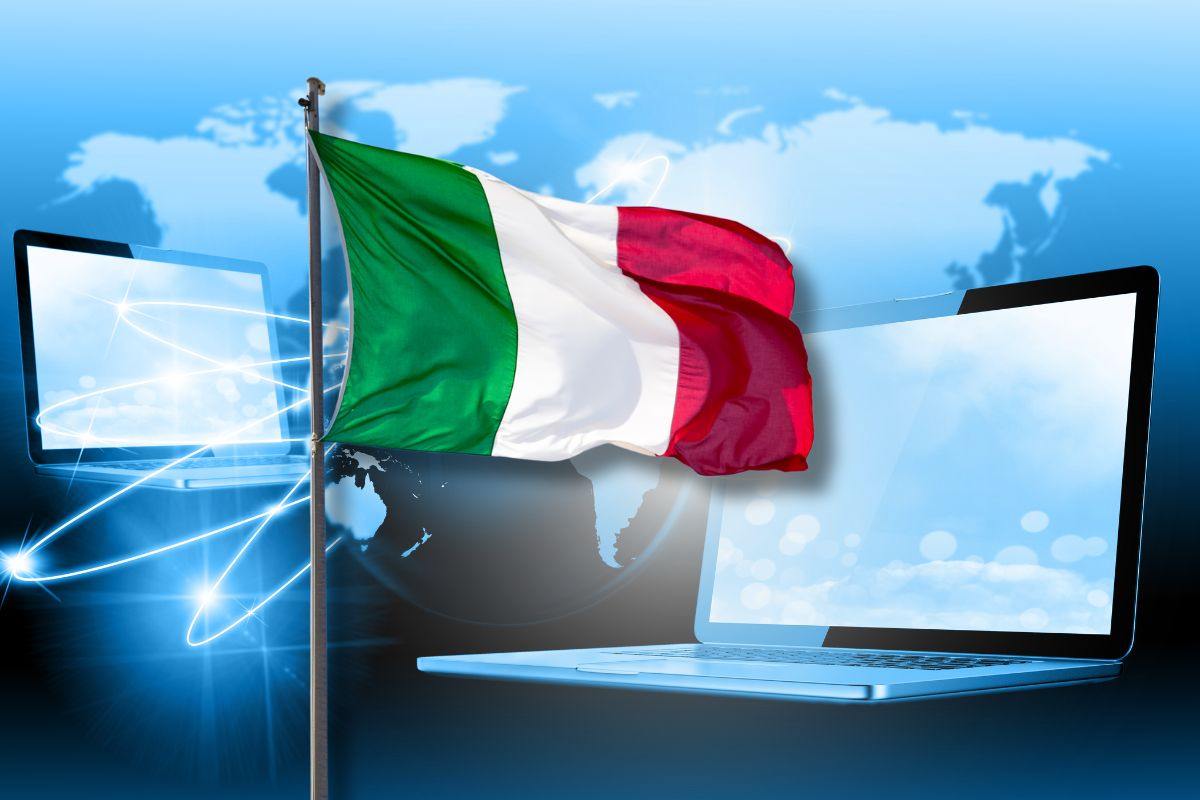 bandiera italiana e internet con pc